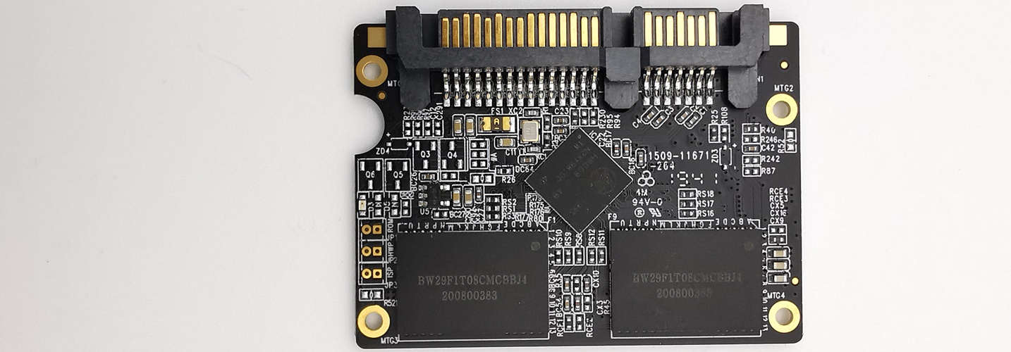 SSD zur Datenrettung geöffnet